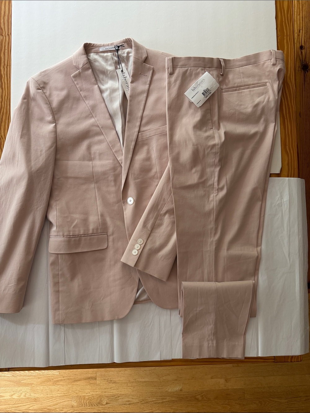 Men's Pale Pink Two-Piece Suit Jacket & Pants